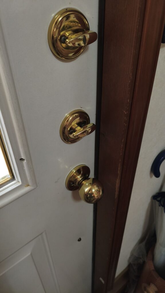 玄関のドアノブを交換しました。