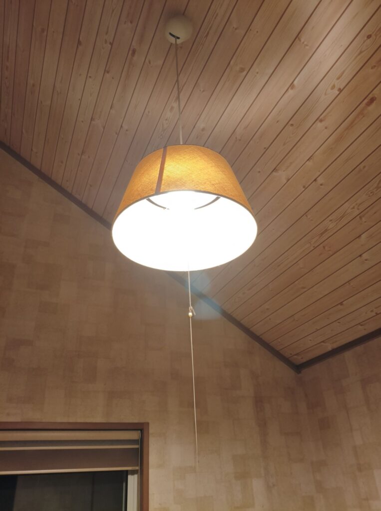 娘の部屋の電灯をスマートLEDに替えました。