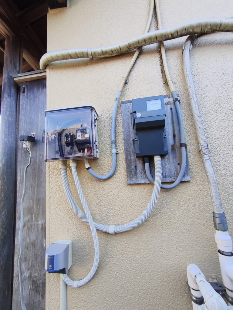 EV用200V充電コンセントを設置しました。