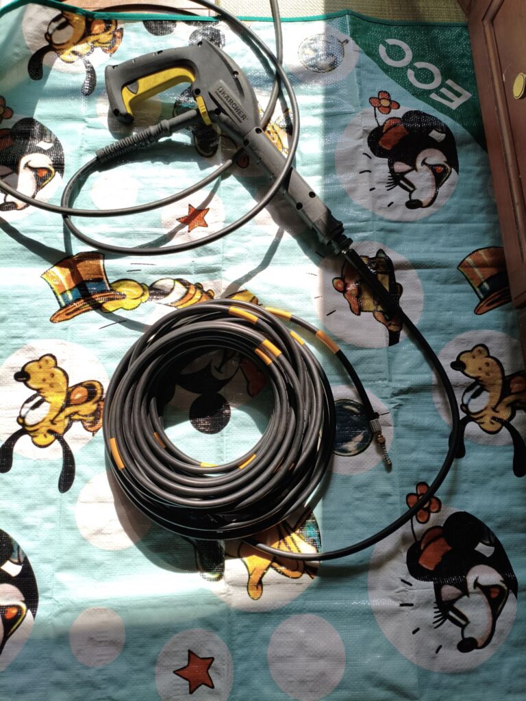 排水溝の詰まりを解消しました。