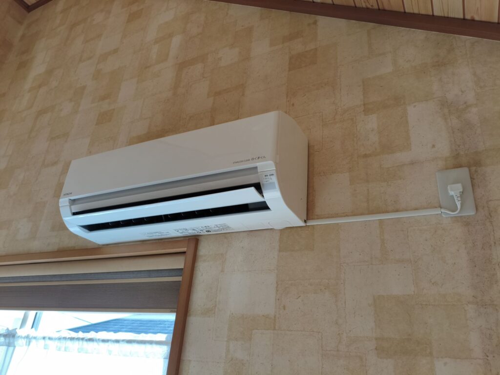娘の部屋にエアコンを取り付けました。