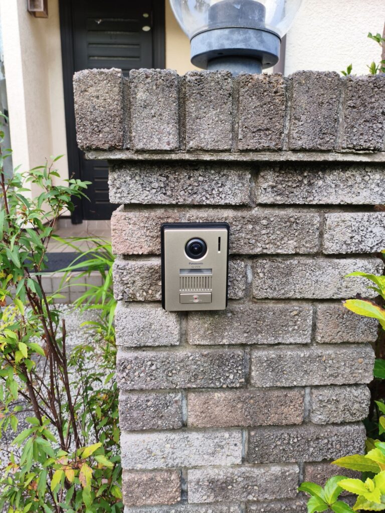 インターホンを購入して新規に取り付けました。